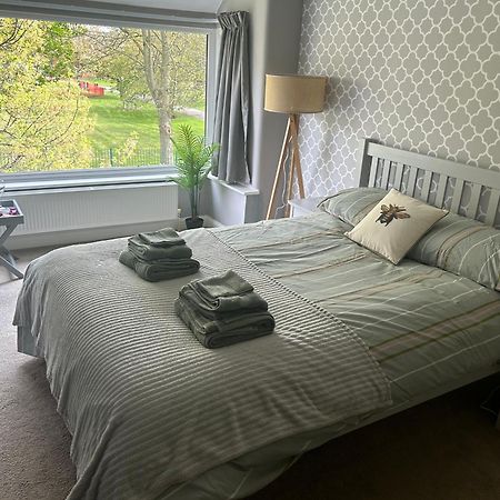Lovely, Large Double Bedroom With Park View In Home Hazel Grove Ngoại thất bức ảnh